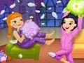 ゲームお泊り会でのクレイジーな枕投げ オンライン