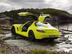 ゲームMercedes-Benz SLS E-Cell Puzzleオンライン