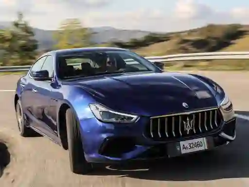 Maserati Ghibli Hybrid Puzzle — 無料オンラインゲーム