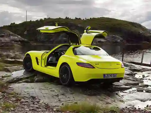 Mercedes-Benz SLS E-Cell Puzzle — 無料オンラインゲーム