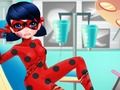 ゲームドット付きの女の子の救急車スーパーヒーロー用オンライン