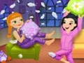 ゲームお泊り会でのクレイジーな枕投げ オンライン