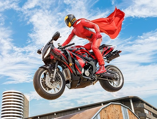 ゲーム本物のバイクスーパーヒーロースタント3D オンライン